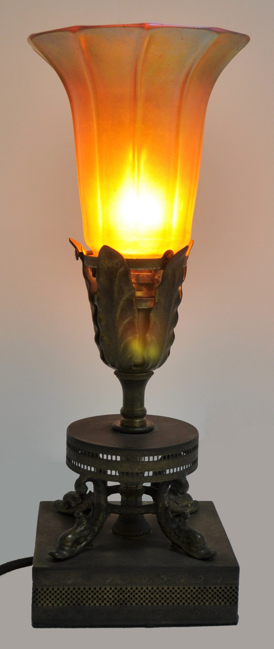 Antique American Art Nouveau Table Lamp by Quezal, Circa 1910