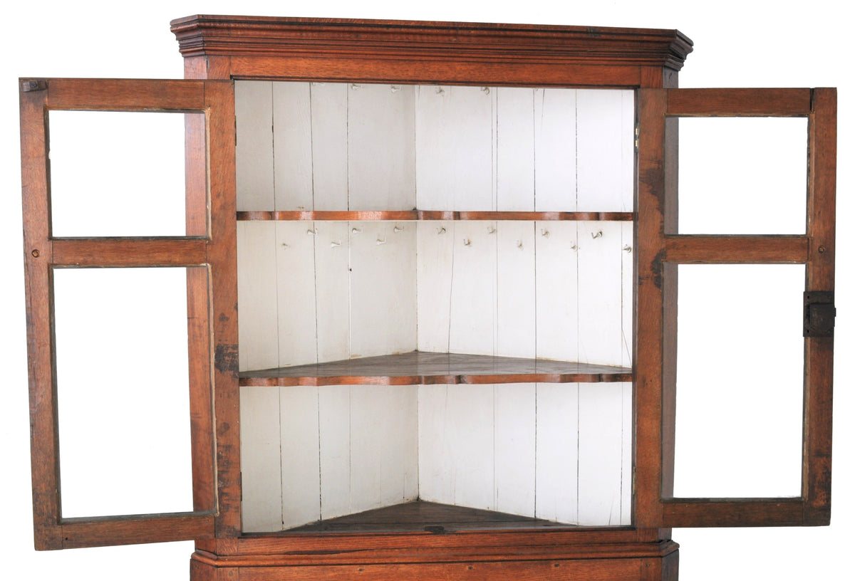 Antique English Oak Corner Cabinet, circa 1810