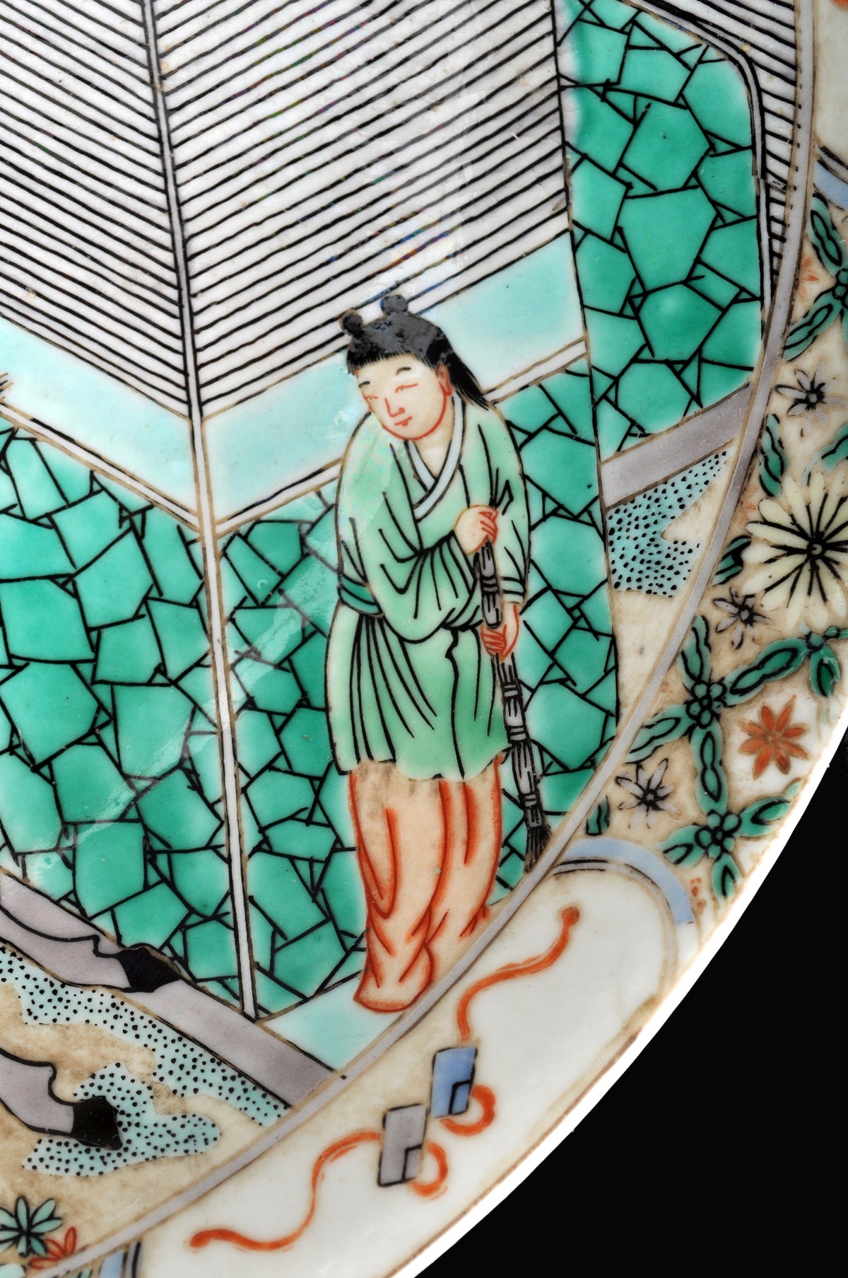 Antique Chinese Qing Dynasty Wucai Porcelain Bowl / Charger / Plate, circa 1850
