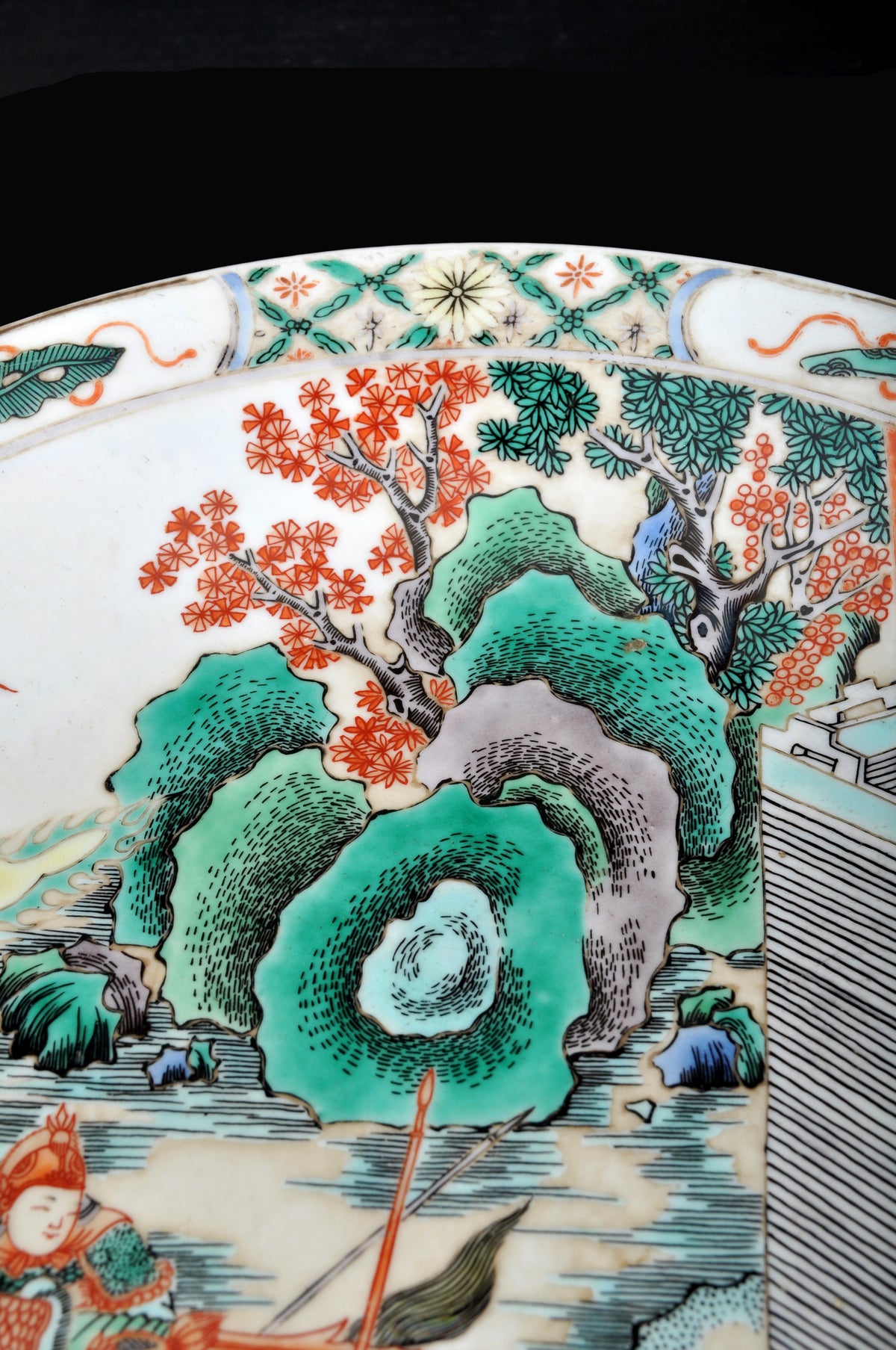 Antique Chinese Qing Dynasty Wucai Porcelain Bowl / Charger / Plate, circa 1850