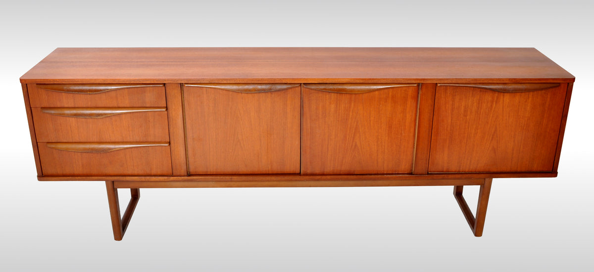 Mid-Century Modern Danish Credenza / Sideboard in Teak, 1960s