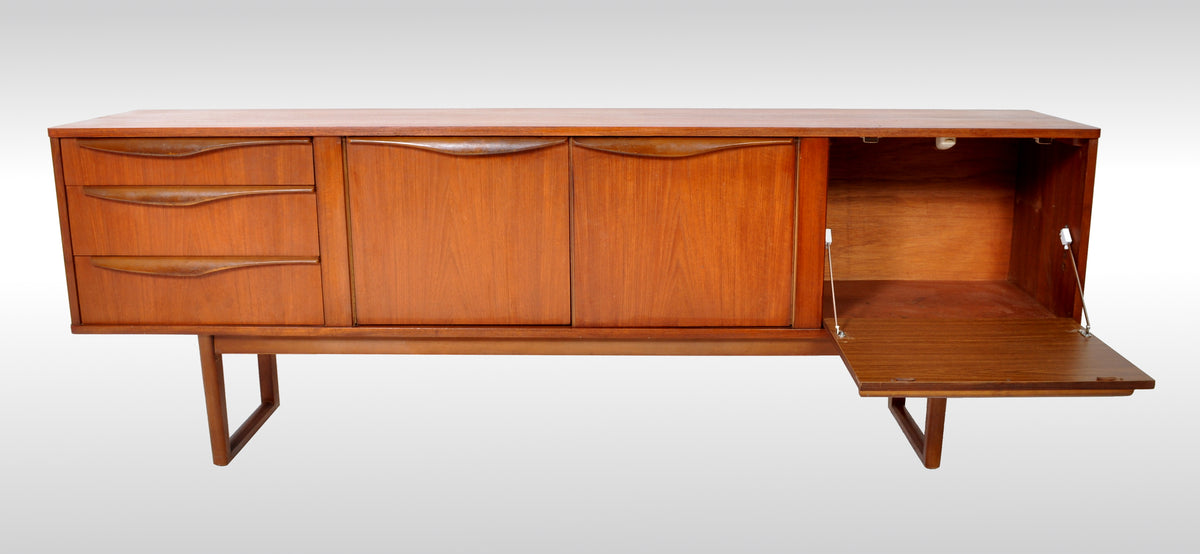 Mid-Century Modern Danish Credenza / Sideboard in Teak, 1960s