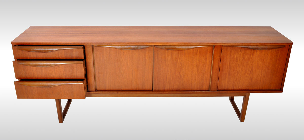 Mid-Century Modern Danish Credenza / Sideboard in Teak, 1960s