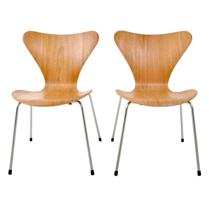 Pair of Original Mid-Century Modern Arne Jacobsen Fritz Hansen Series 7 Chairs, 1955