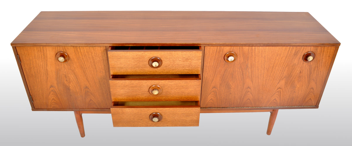 Mid-Century Modern Danish Credenza / Sideboard in Teak, 1960s