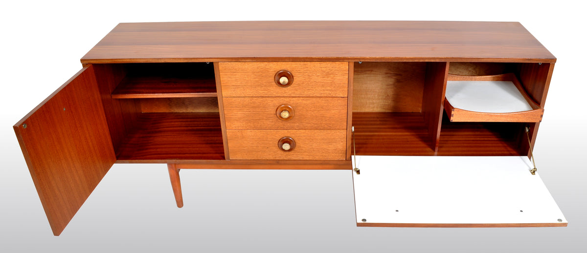 Mid-Century Modern Danish Credenza / Sideboard in Teak, 1960s