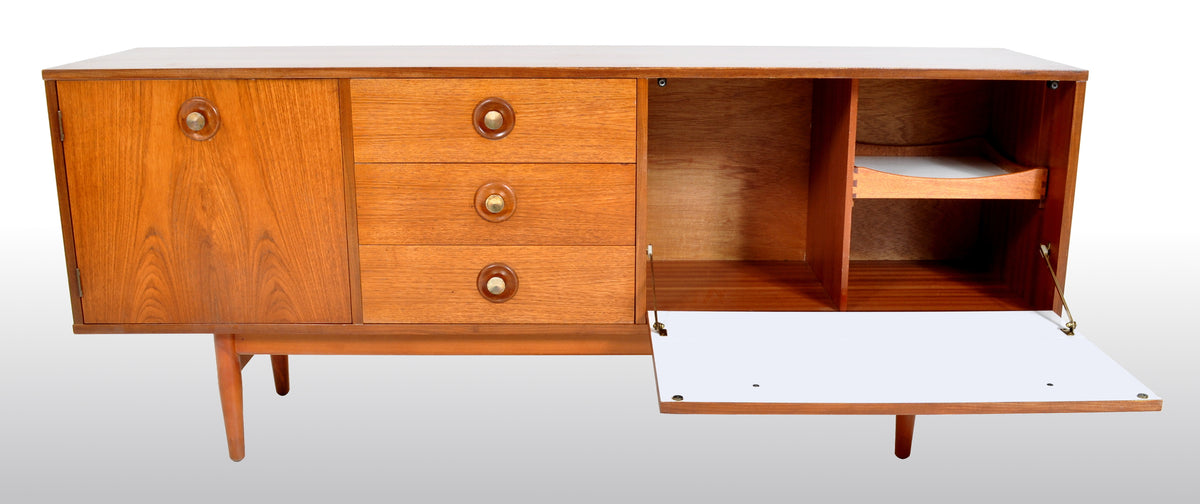 Mid-Century Modern Danish Credenza / Sideboard in Teak, 1960s