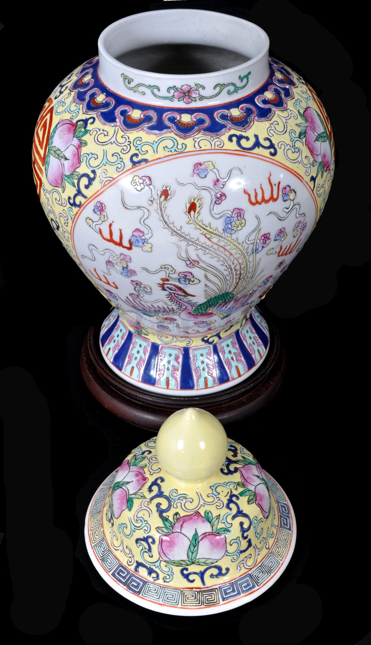 Antique 19th Century Chinese Qing Dynasty Imperial Porcelain Lidded Ginger Jar, circa 1880