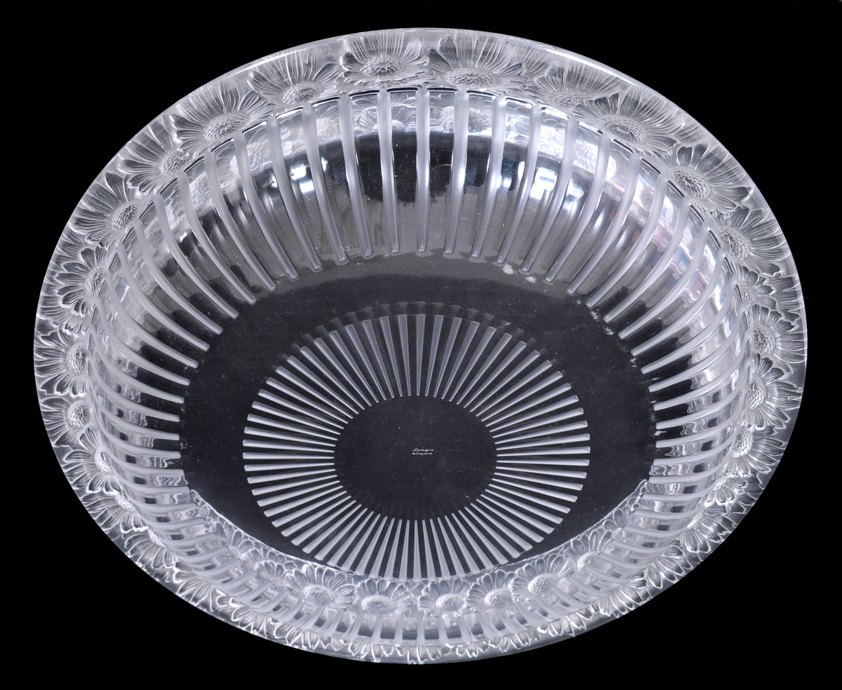 Antique French Art Deco Large Crystal Glass "Marguerites" Bowl by Lalique, 1930s