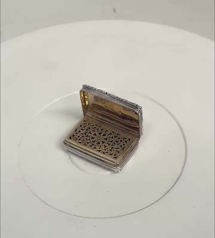 Antique Georgian Sterling Silver Gilt Vinaigrette Birmingham William Simpson, 1826