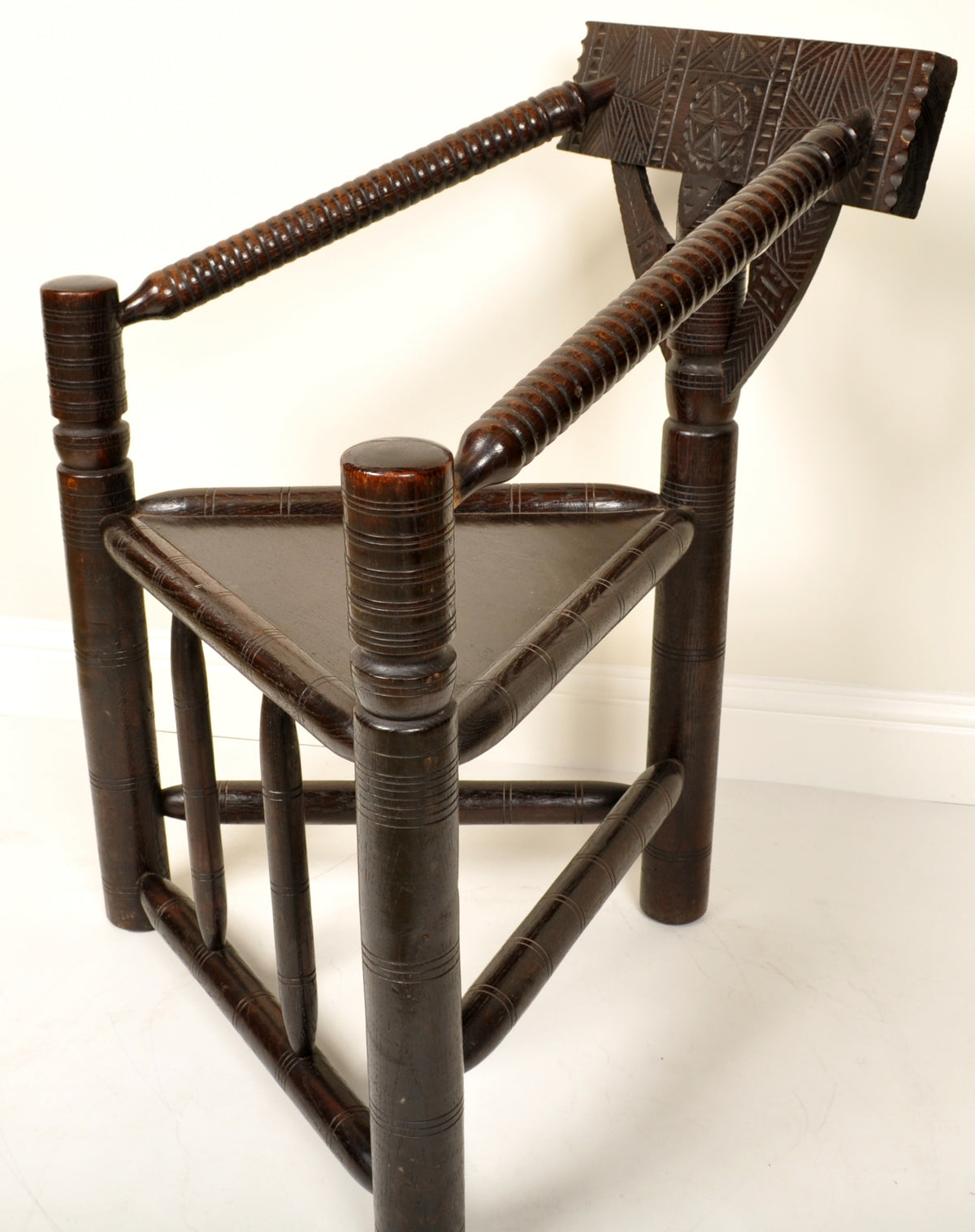 Antique English Arts & Crafts Turner's Corner Chair, Circa 1900