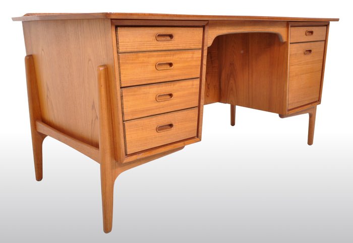 Mid-Century Modern Danish Teak Desk by Svend A. Madsen for Sigurd Hansen Møbelfabrik, 1960s