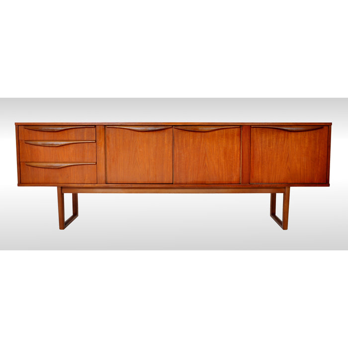 Mid-Century Modern Danish Credenza / Sideboard in Teak, 1960s