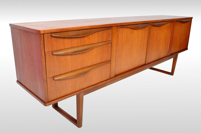 Mid-Century Modern Danish Credenza / Sideboard in Teak, 1960s