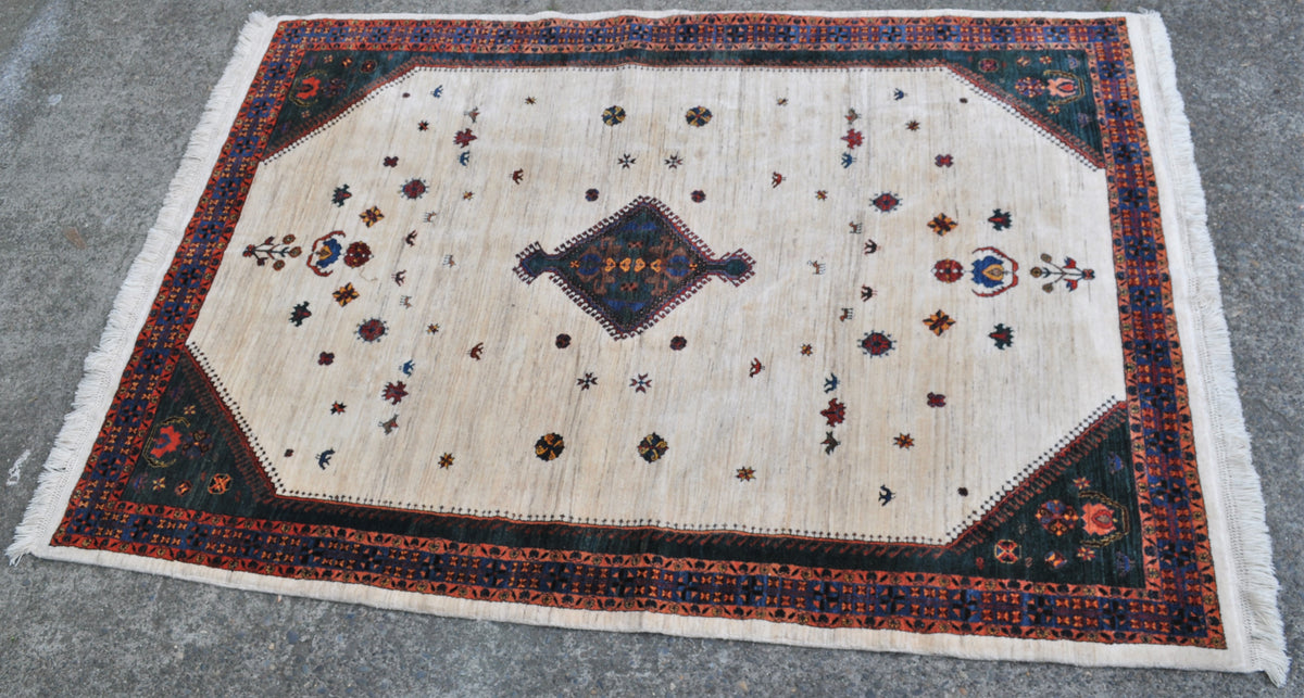 Tribal Persian Vegetable Dyed Qashqai Rug/Carpet