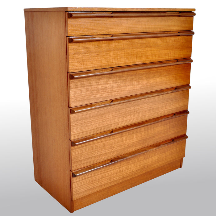 Mid-Century Modern Danish Chest of Drawers / Dresser in Teak, 1960s