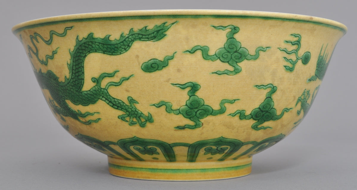Fine Antique Imperial Chinese Qing Dynasty 19th Century Porcelain Famille Jeune Celadon Dragon Bowl