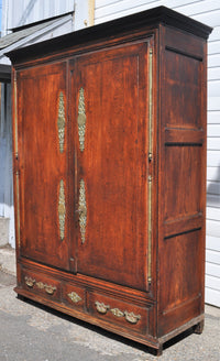 Antique 18th Century French Louis XV Provinicial Oak Armoire / Wardrobe, circa 1760