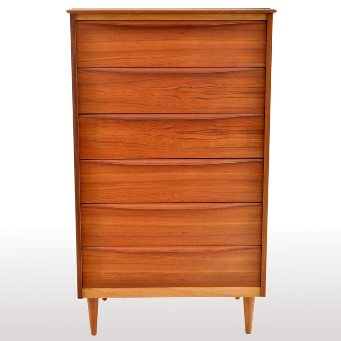 Mid-Century Modern Danish Chest of Drawers / Dresser in Teak, 1960s