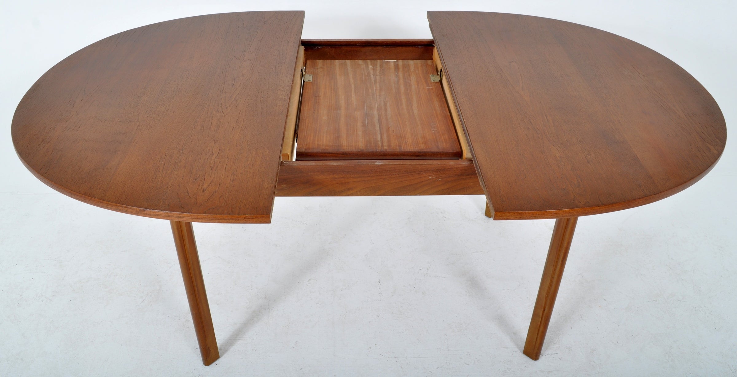 Round table with built in deals leaf