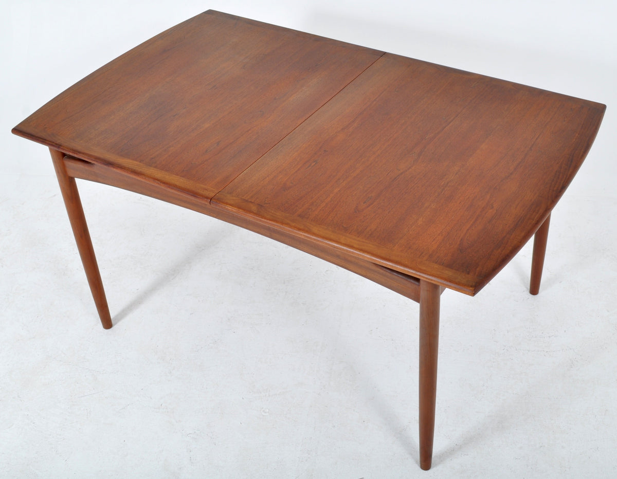 Mid-Century Modern Dining Table in Walnut with 'Butterfly' Leaf by Kofod Larsen for G Plan, 1960s
